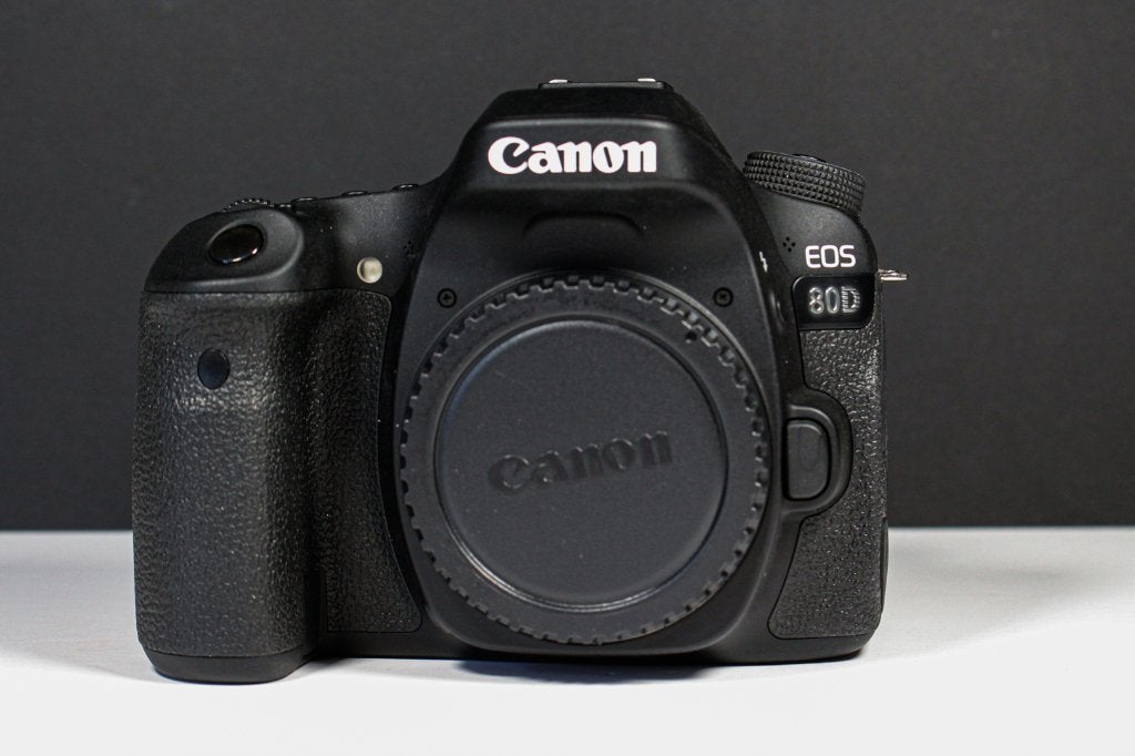 canon 80D presque pas utiliser 2300 clicks état comme neuf, Canon, Écran inclinable/pivotant, Comme neuf, Enlèvement