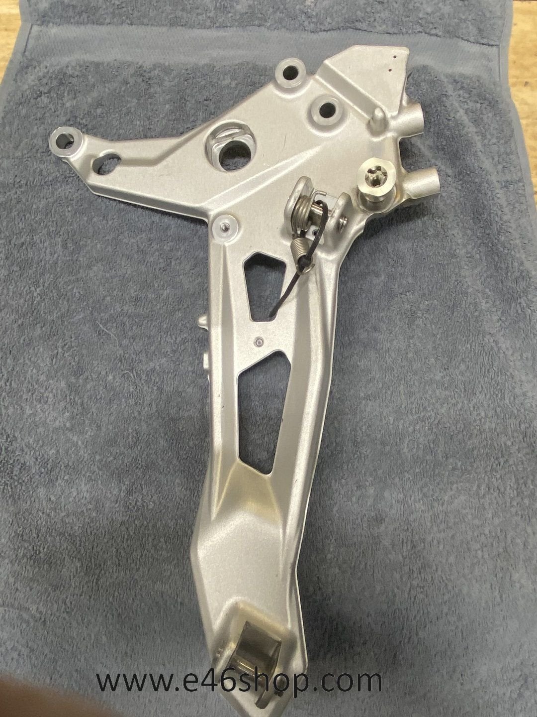 SCHETSPLAAT RECHTS  BMW F900R K83 OE 840412, -, Utilisé, -, -