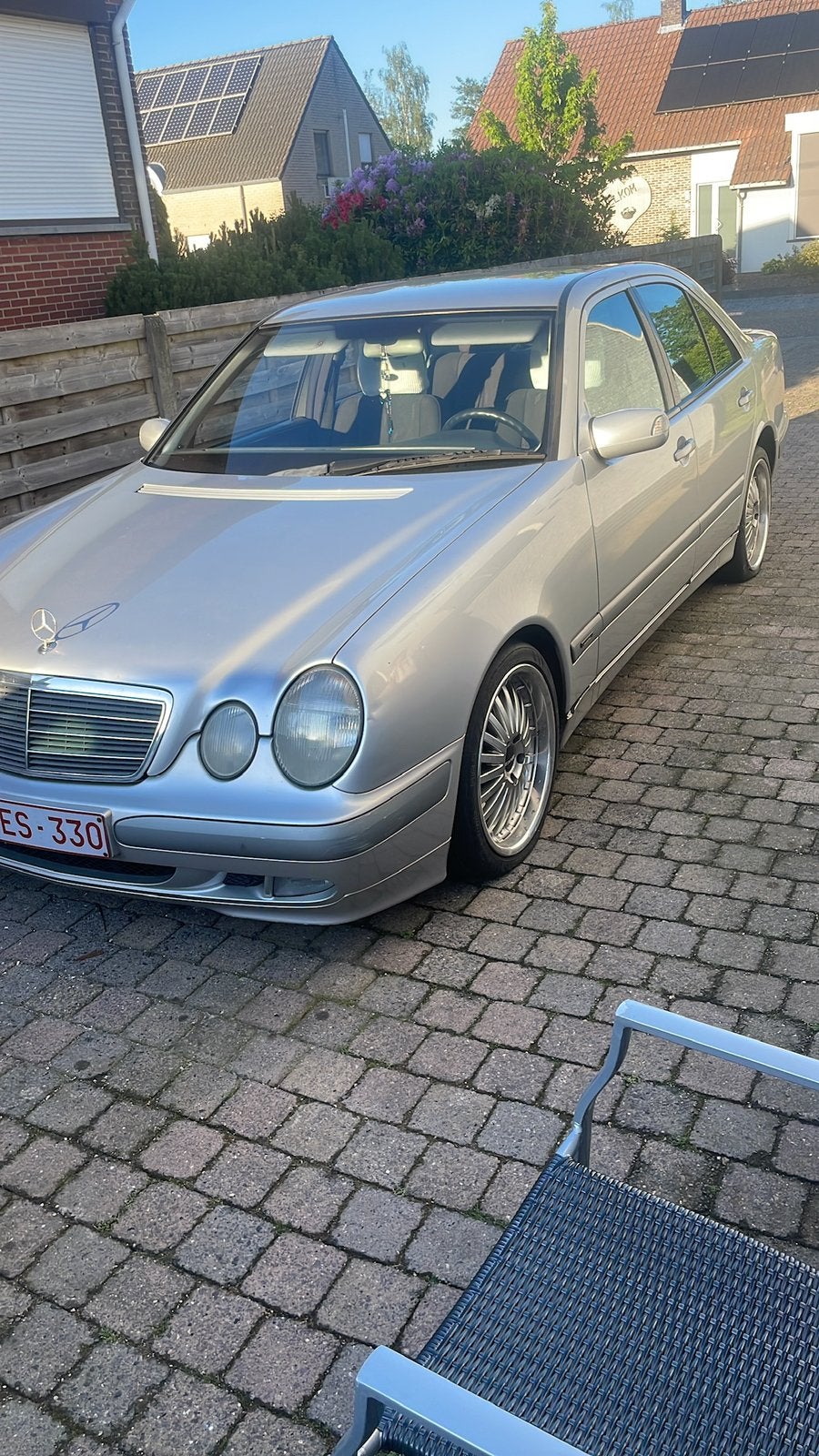 W210 mercedes benz, Auto's, Zwart, 5 deurs, Particulier, Zilver of Grijs