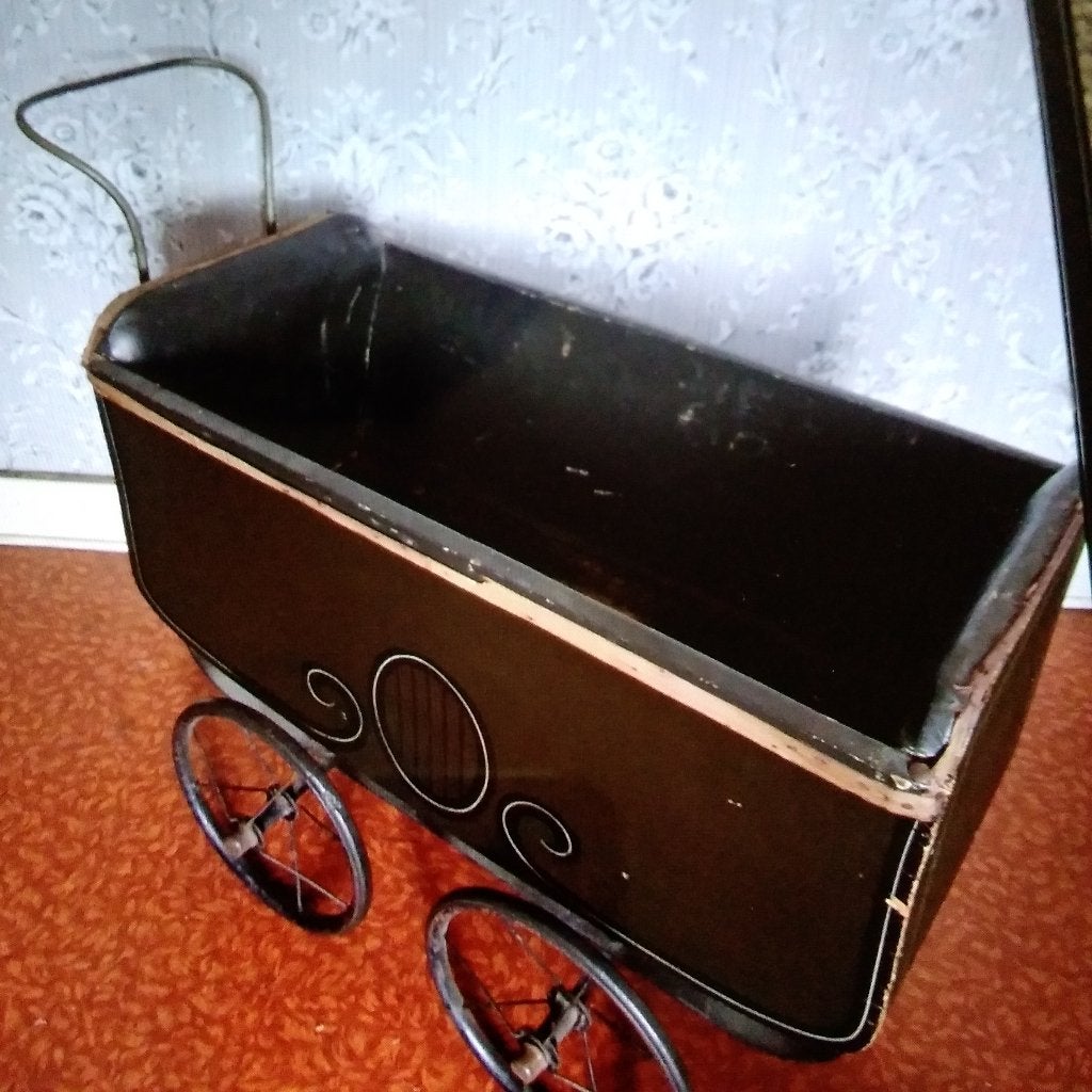 Belle voiture de poupée ancienne, Enlèvement