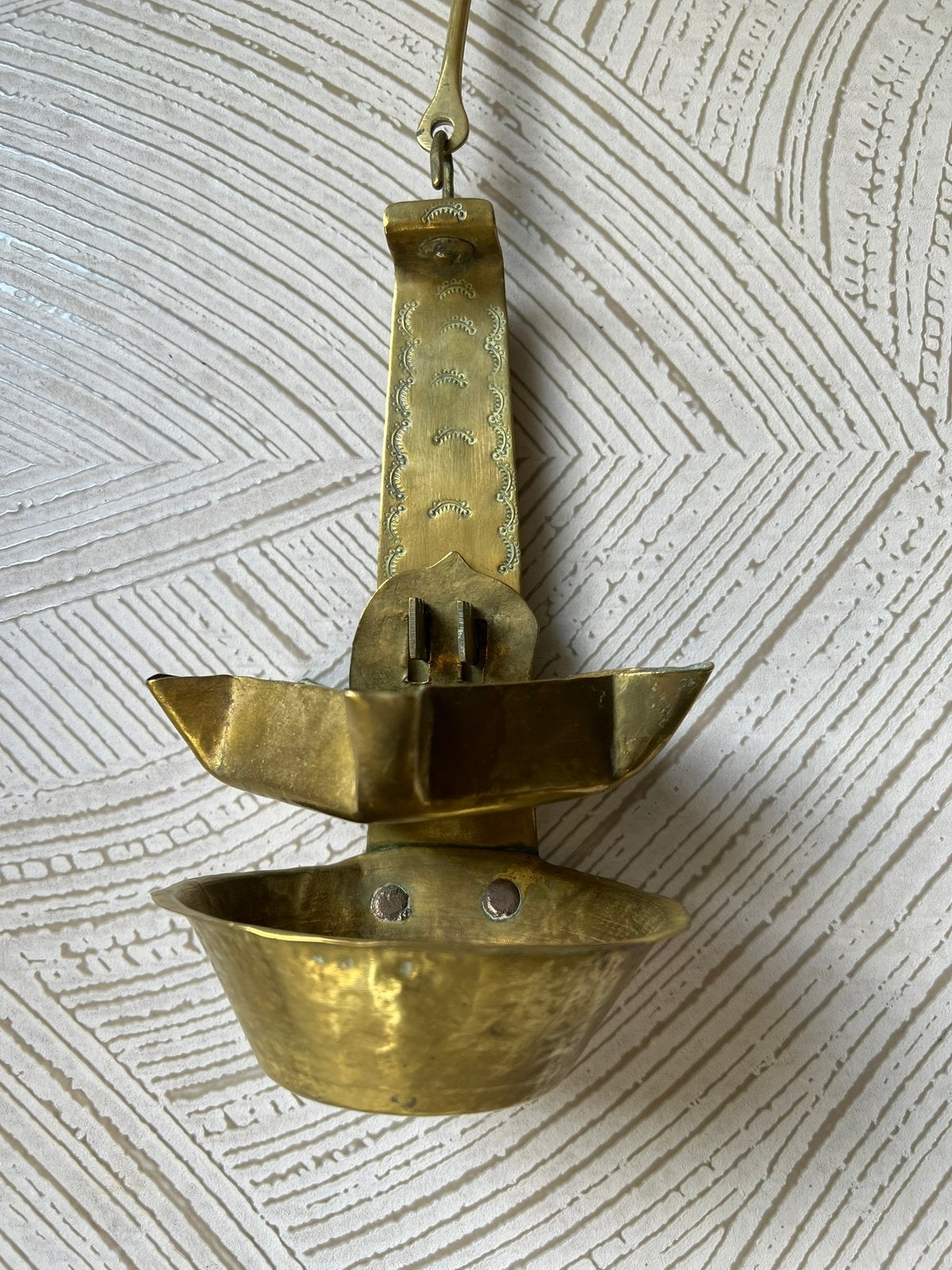 Caleil olielamp in messing gegraveerd met golven - 19e eeuw, Antiek en Kunst, Ophalen