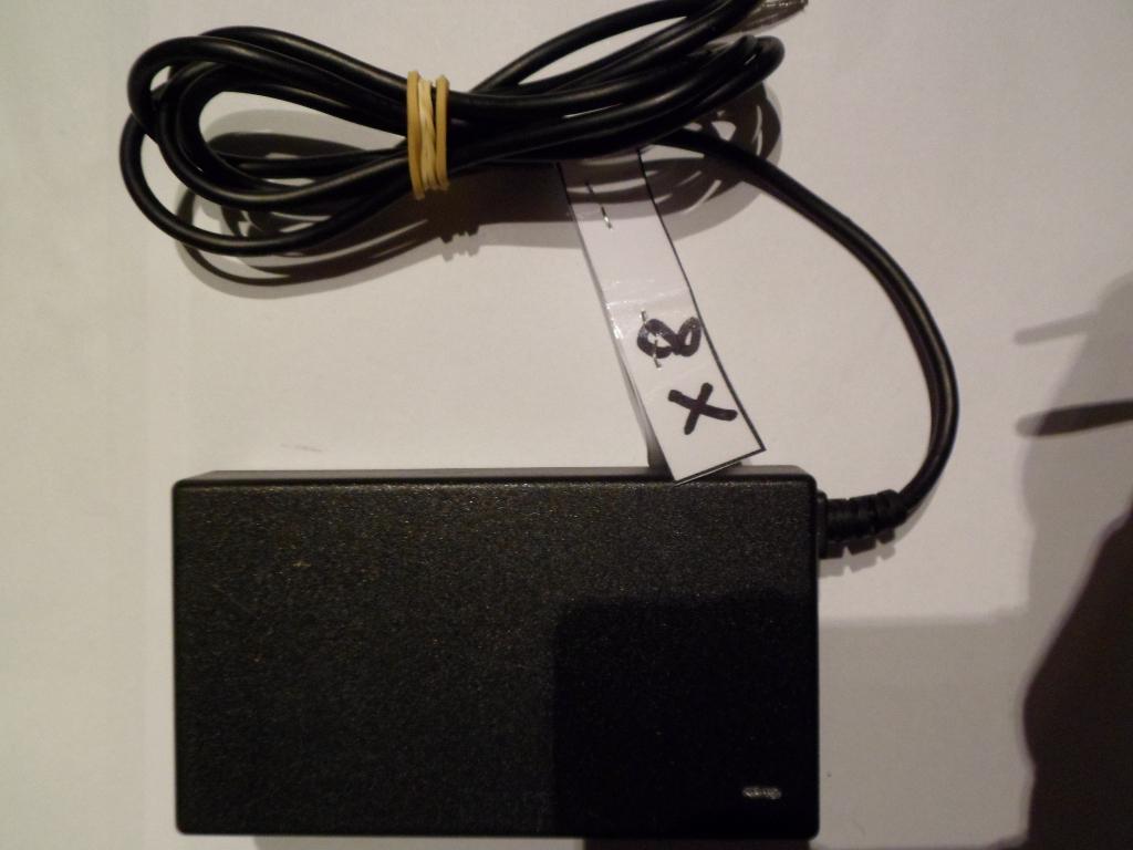 Chargeur adaptateur secteur FSP Group 100-240VAC=> 12.0VDC, Enlèvement, Comme neuf