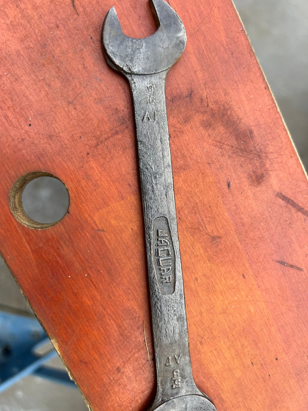 Gereedschap Jaguar, Enlèvement ou Envoi