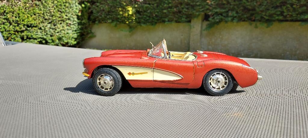 BURAGO 1/18 3034 CHEVROLET CORVETTE 1957 BRUN MÉTALLISÉ, Enlèvement, Utilisé, Voiture, Burago