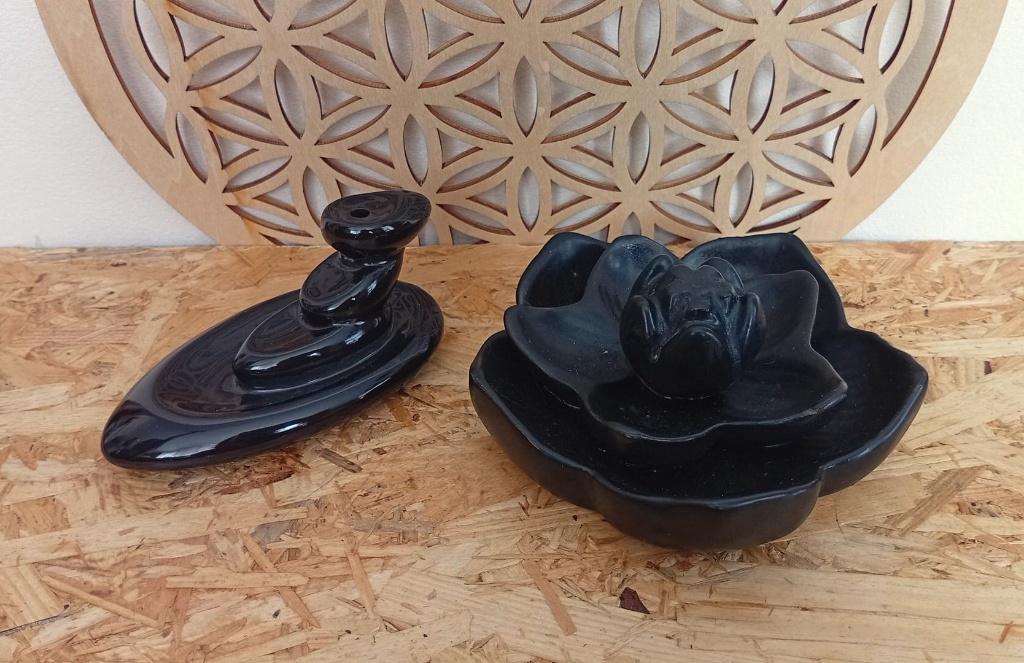 Porte encens cône / lotus ou galet, Enlèvement, Comme neuf, Noir, Pierre/céramique
