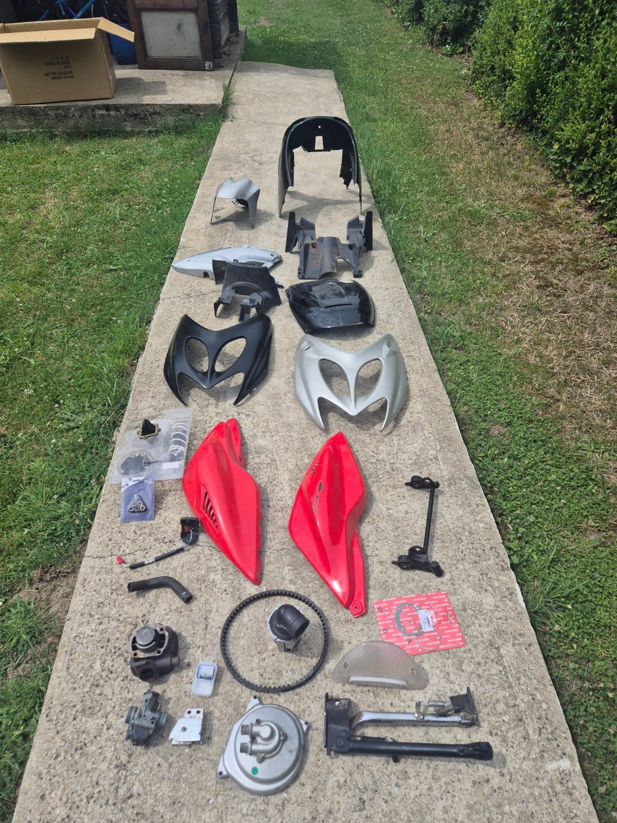 A vendre  les pièces  yamaha aerox ou mbk nitro, Enlèvement, Aerox