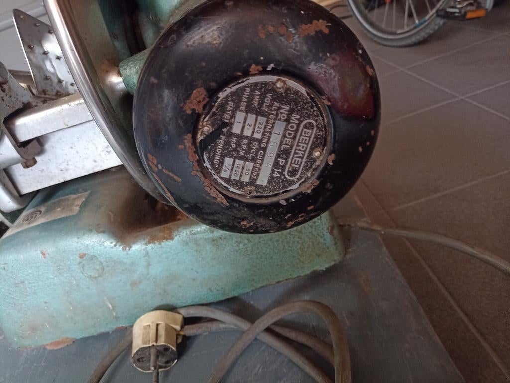 Snijmachine berkel, Ophalen
