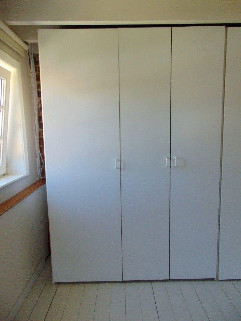 2 Witte kleerkasten, Ophalen, Met deur(en), Gebruikt, 100 tot 150 cm