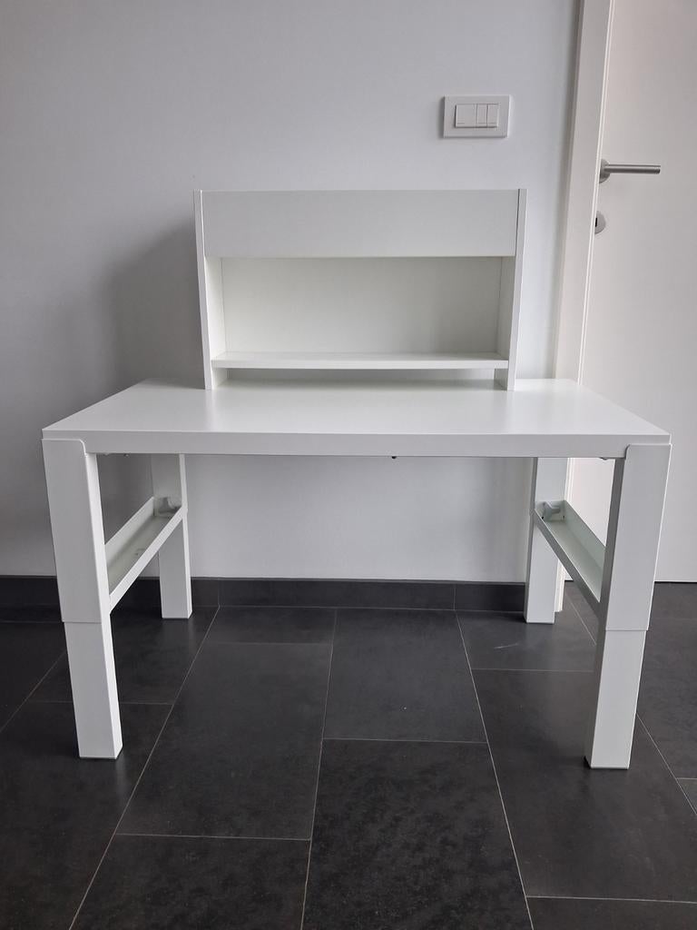 Bureau évolutif Pahl de chez Ikea avec tablette