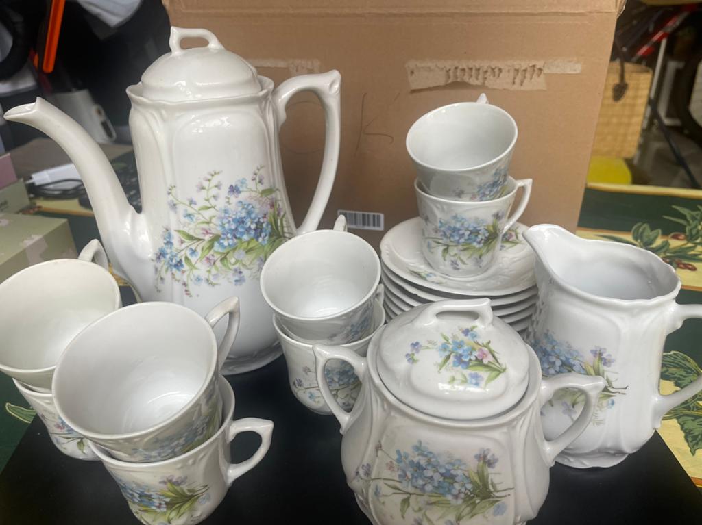 Service a café en porcelaine en tres bon etat, Enlèvement ou Envoi