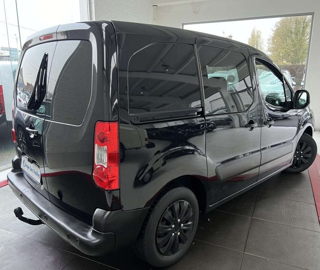 Citroën Berlingo 1.6 e-HDI 90CH BOITE AUTO ETG6 ATTELAGE GA, Auto's, Bestelwagens en Lichte vracht, Automaat, Stof, Gebruikt, Zwart