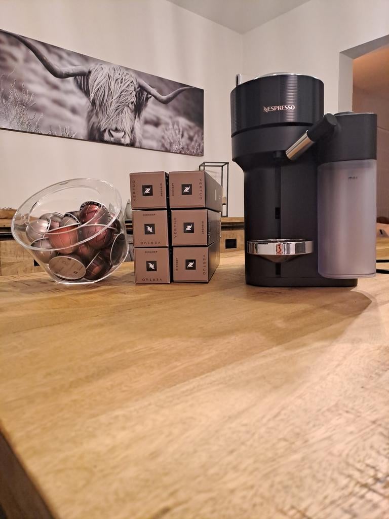 Nespresso Vertuo Lattissima koffiemachine met melksysteem, Ophalen of Verzenden, Koffiemachine