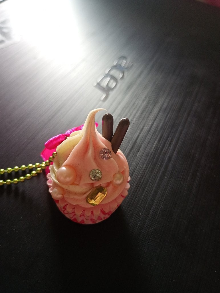 Ketting cupcake, Bijoux, Sacs & Beauté, Enlèvement ou Envoi, Utilisé, Autres couleurs, Autres matériaux