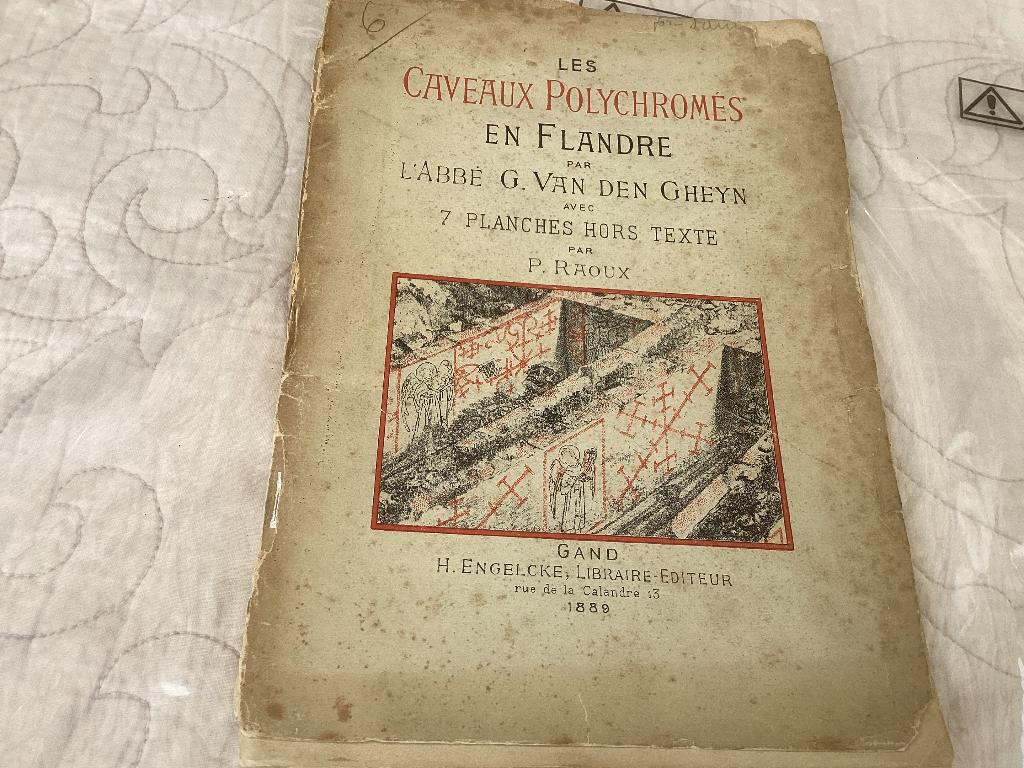 Les CAVEAUX POLYCHROMES en Flandre par l’Abbe Van Den Gheyn, Ophalen of Verzenden