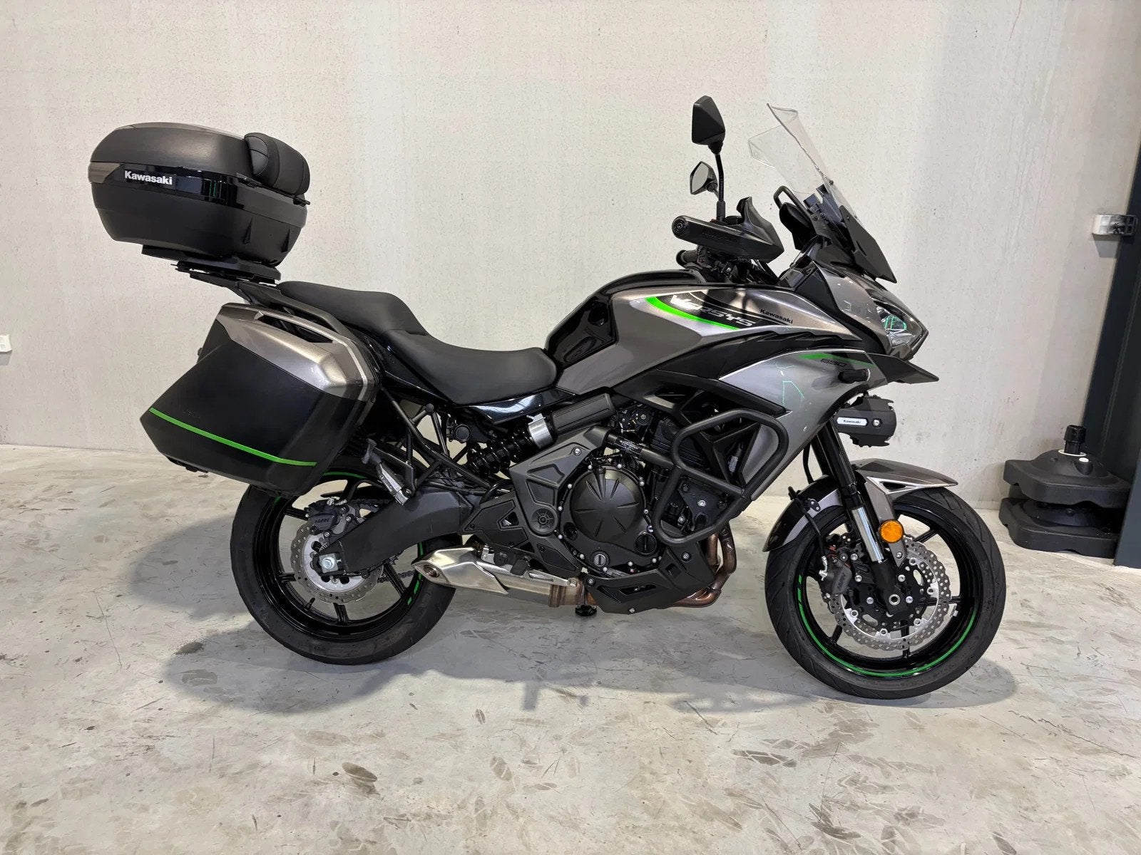 Kawasaki Versys 650 GT met handvatverwarming en valbaren, Meer dan 35 kW, Toermotor, Handgeschakeld, 650 cc