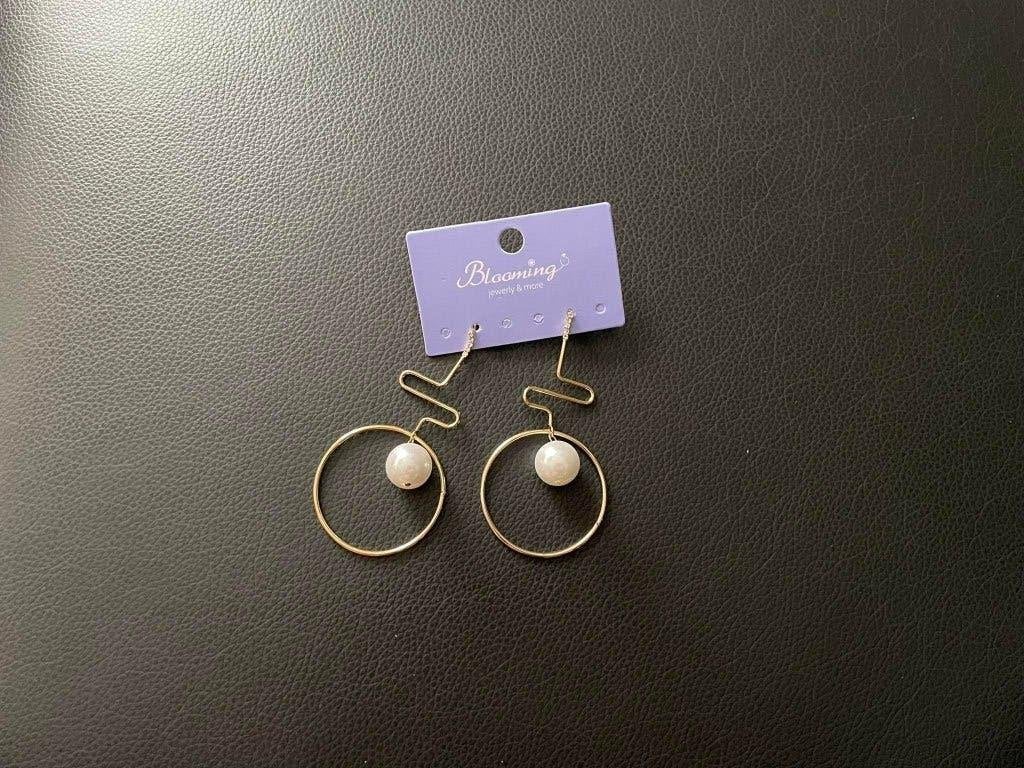 Nieuwe gouden pareloorbellen, Handtassen en Accessoires, Oorbellen, Ophalen of Verzenden, Nieuw, Goud, Hangers