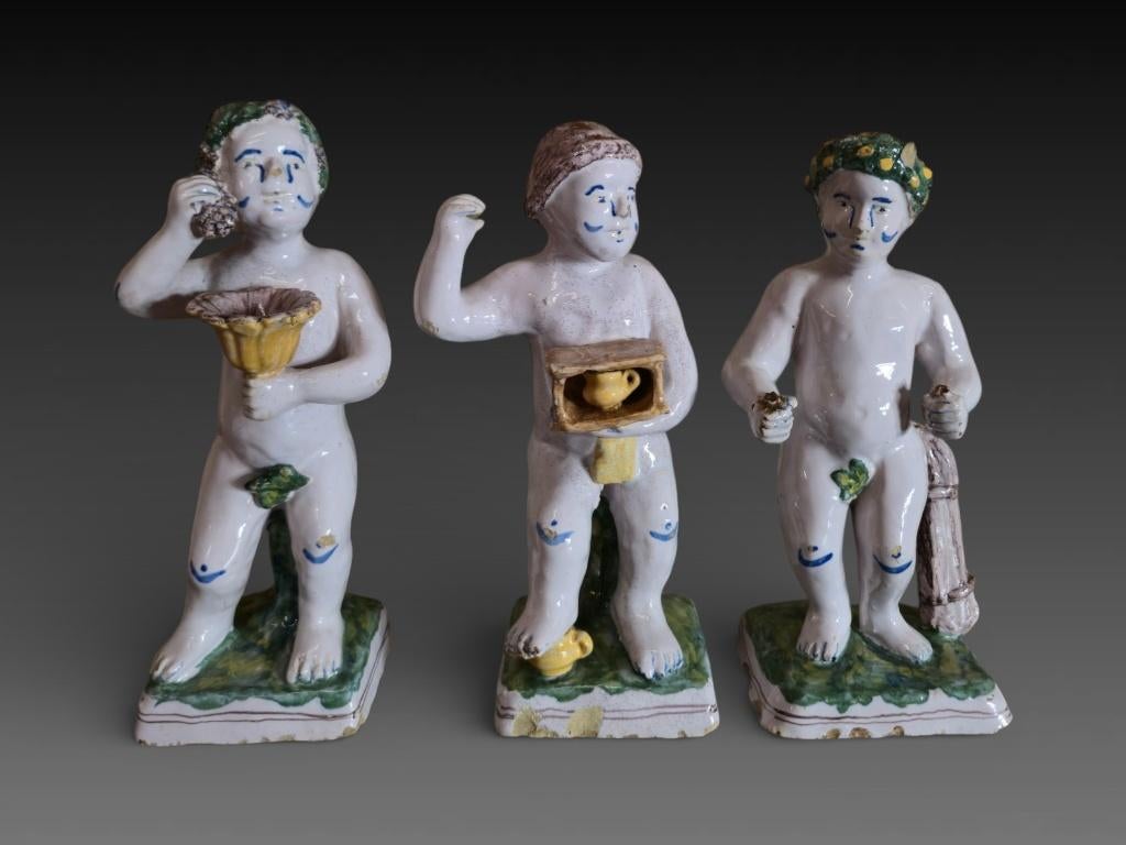 Faience de Bruxelles, trois figures allégoriques, 18e siècle, Enlèvement ou Envoi