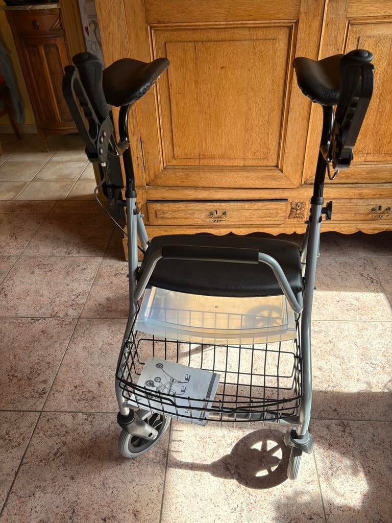 Deambulateur pliable avec appuis pour avant bras, Enlèvement, Pliable