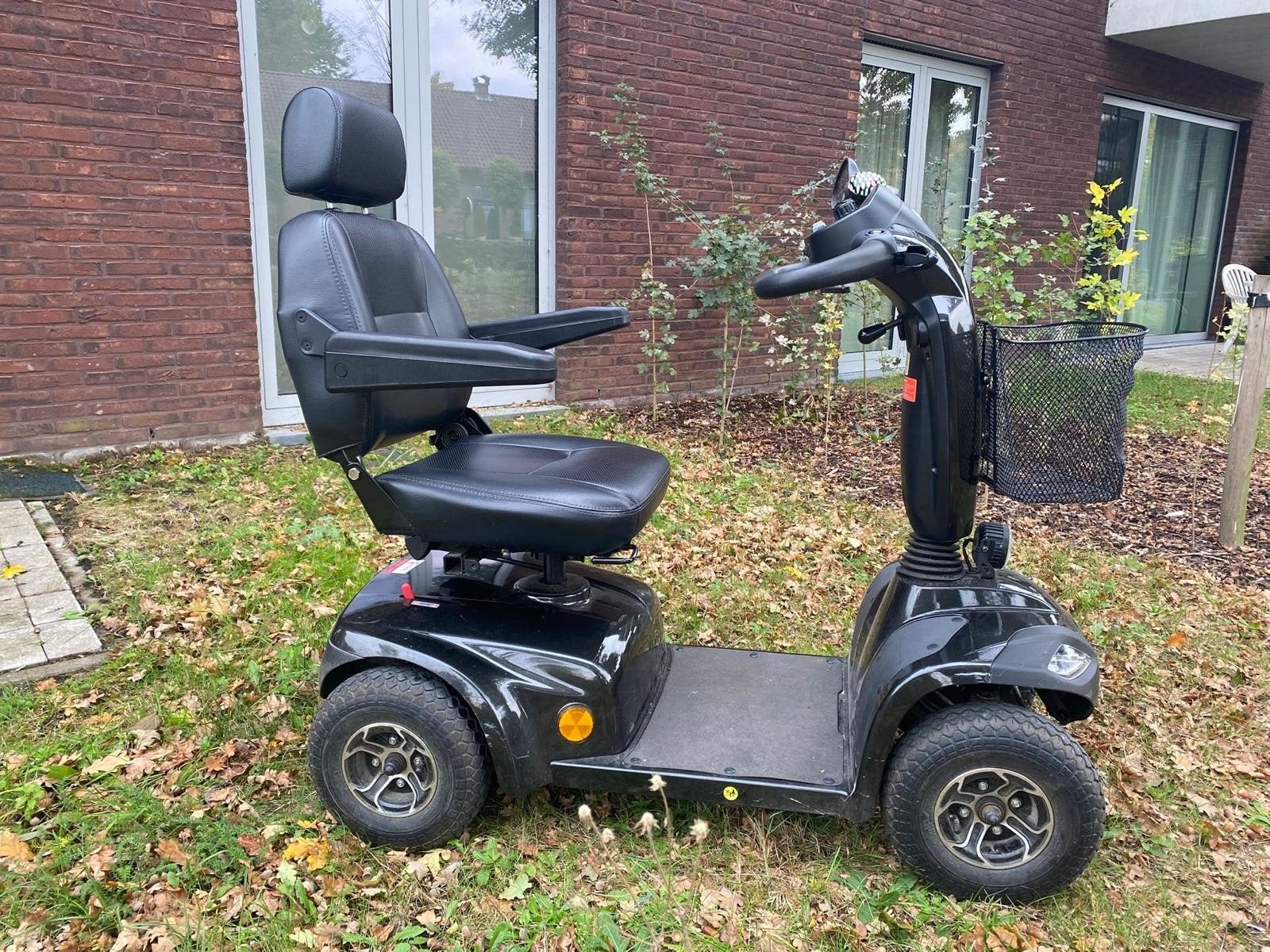 Scootmobiel +-4j oud heel weinig gebruikt, Ophalen