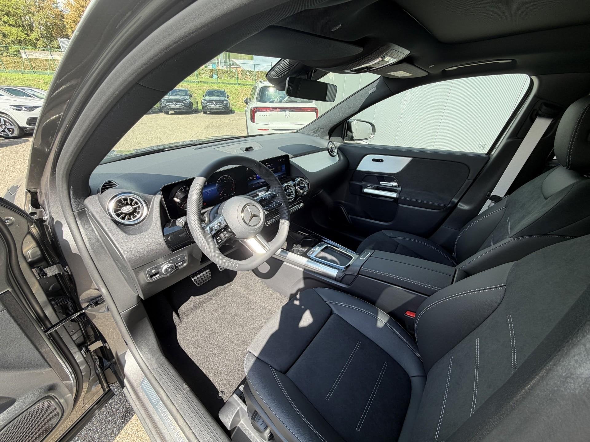 Mercedes-Benz GLA GLA 180 140 Years Edition 0551388528 Dos 9, Auto's, Stof, Zwart, 4 cilinders, 136 pk