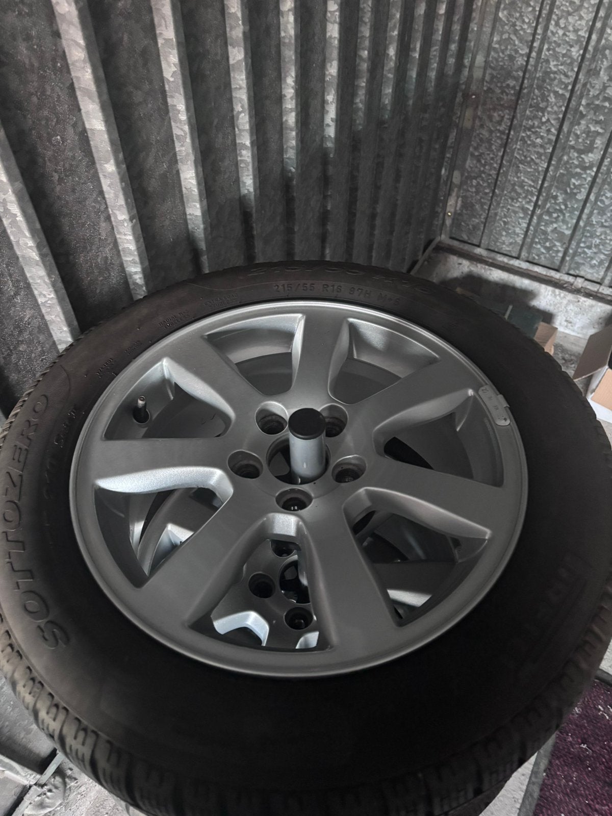 Volvo velgen met winterbanden, Auto-onderdelen, Ophalen, 16 inch, Banden en Velgen, Winterbanden
