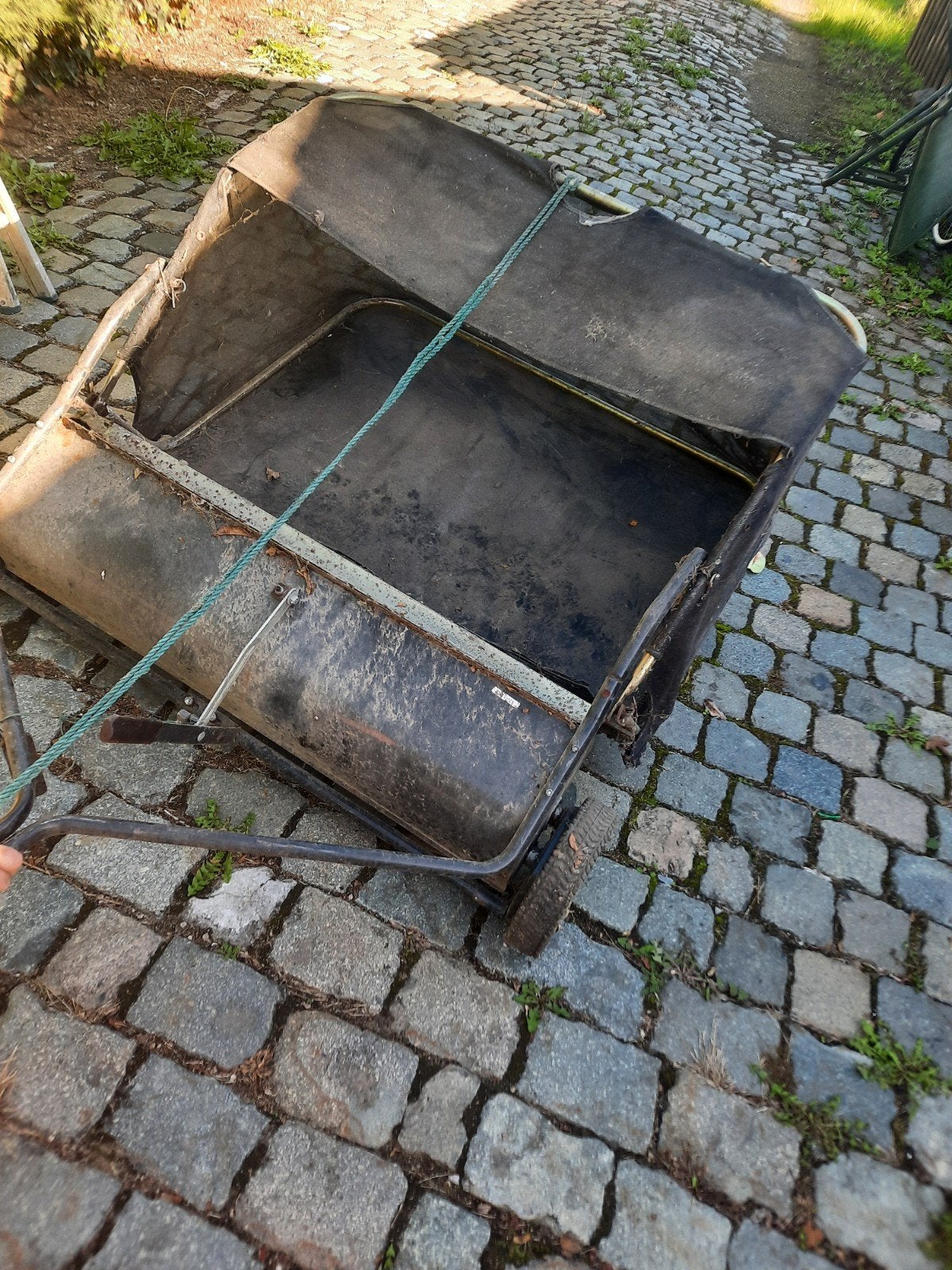 Bladveger voor aan zitmaaier.Afhalen Koekelare.