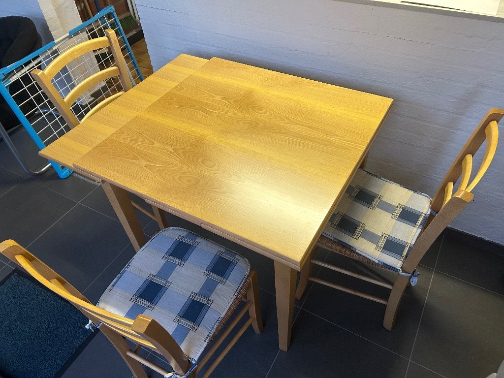 Uittrekbare tafel met 4 stoelen, Huis en Inrichting, Ophalen, Zo goed als nieuw, Vier personen, Overige houtsoorten