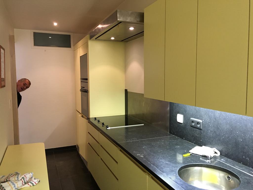 Keuken met arduin blad, Huis en Inrichting, Ophalen, Zo goed als nieuw, Graniet of Steen, Enkelwandige keuken