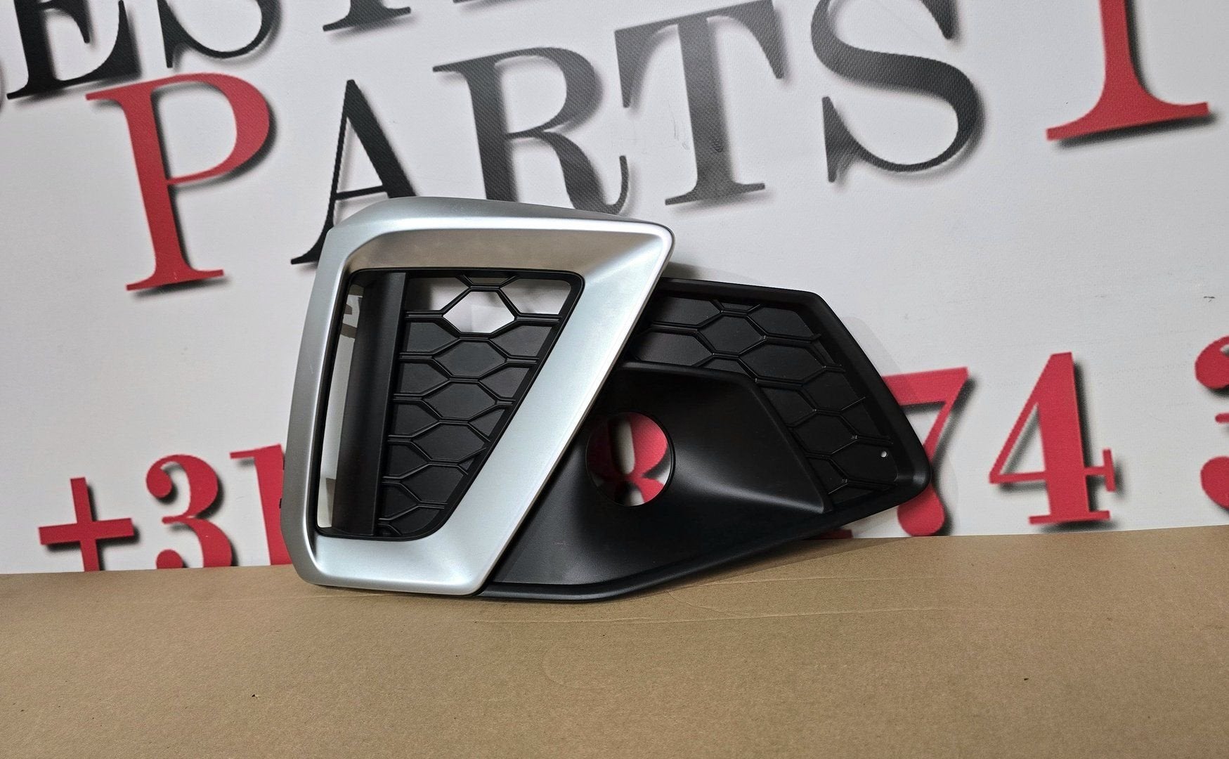 Rooster AUDI A4 8W B9 S-line S4 FACELIFT 8W0807682M Rechts, -, Voor, Nieuw, Ophalen of Verzenden