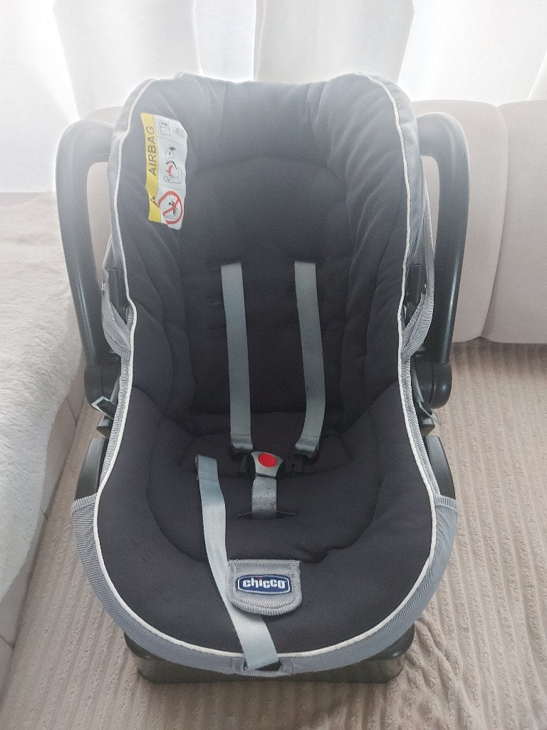 Chicco babyzitje voor in de auto en voor onderweg, Kinderen en Baby's, Autostoeltjes, Ophalen, Autogordel, Slaapstand, Zo goed als nieuw