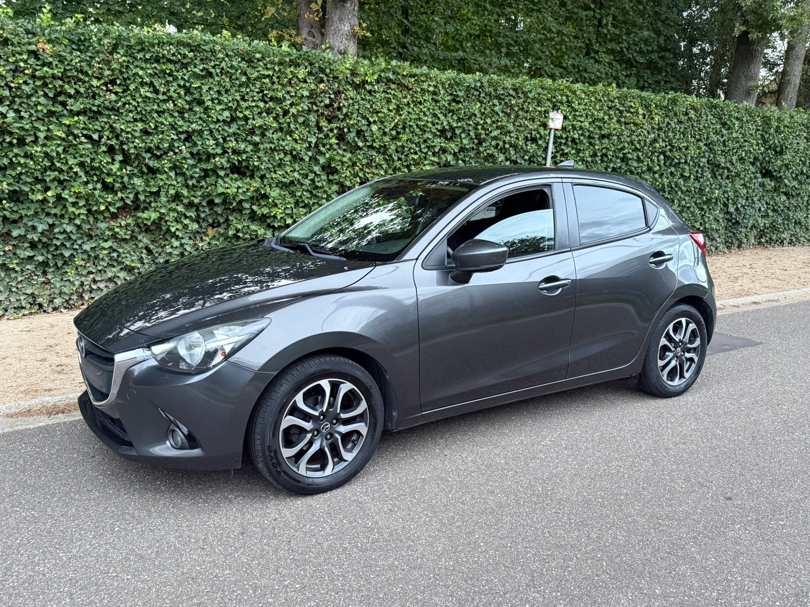 Mazda 2 1.5 essence 90ch Hakone 2017, Argent ou Gris, Achat, Euro 6, Boîte manuelle