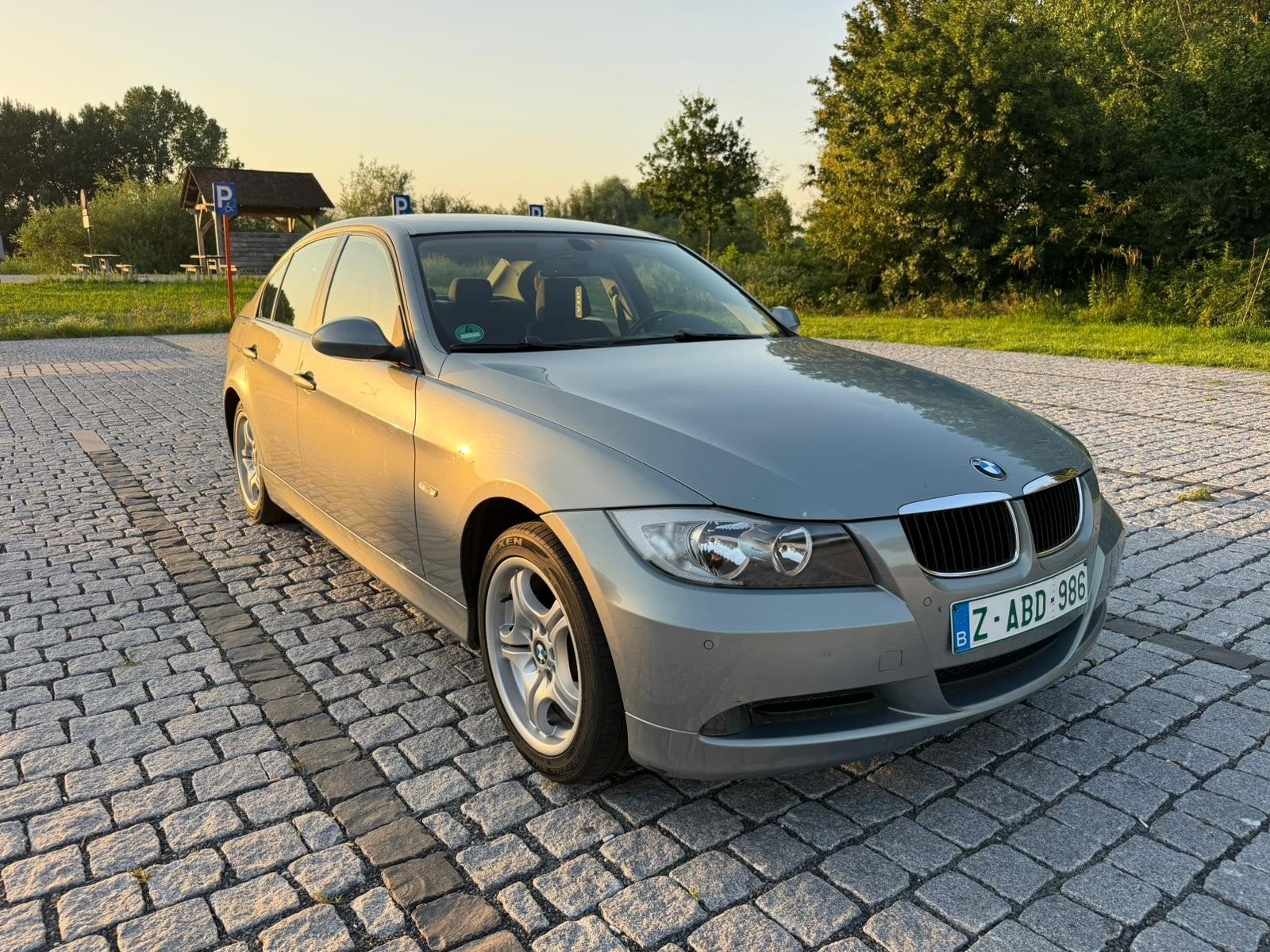 BMW 318I BENZINE E90 EURO4 AIRCO BLANCO GEKEURD VOOR VERKOOP, Autos, Vitres électriques, Achat, Entreprise, Noir