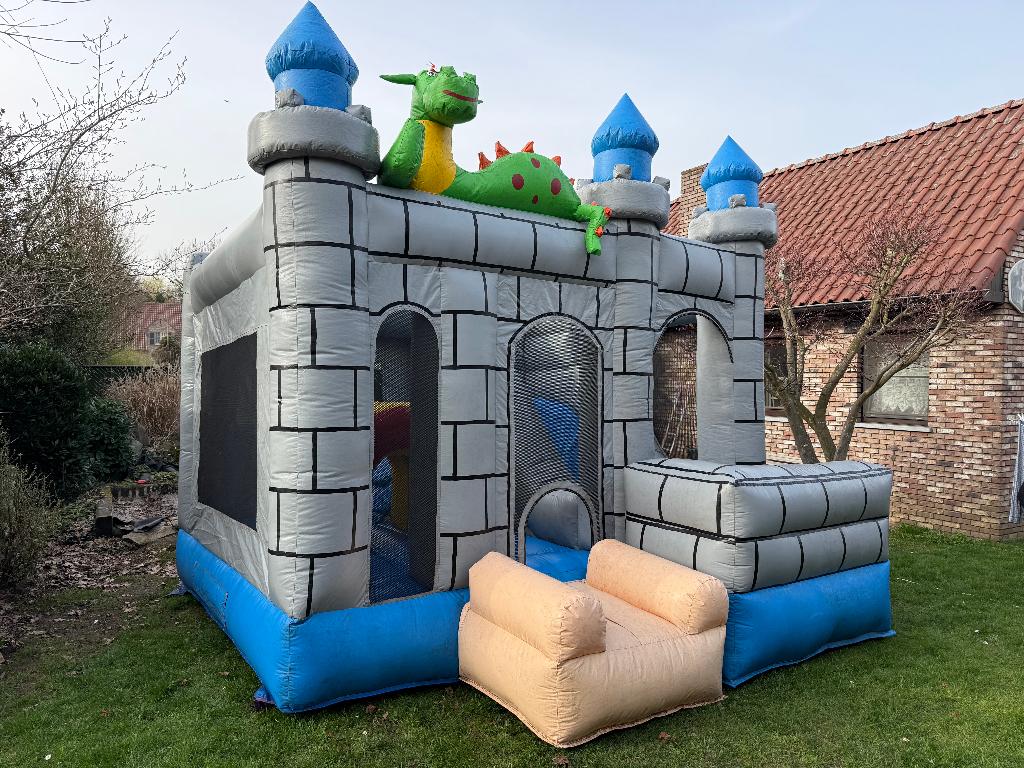 Springkasteel Drakenkasteel, Hobby en Vrije tijd, Feestartikelen | Verhuur, Gebruikt, Ophalen