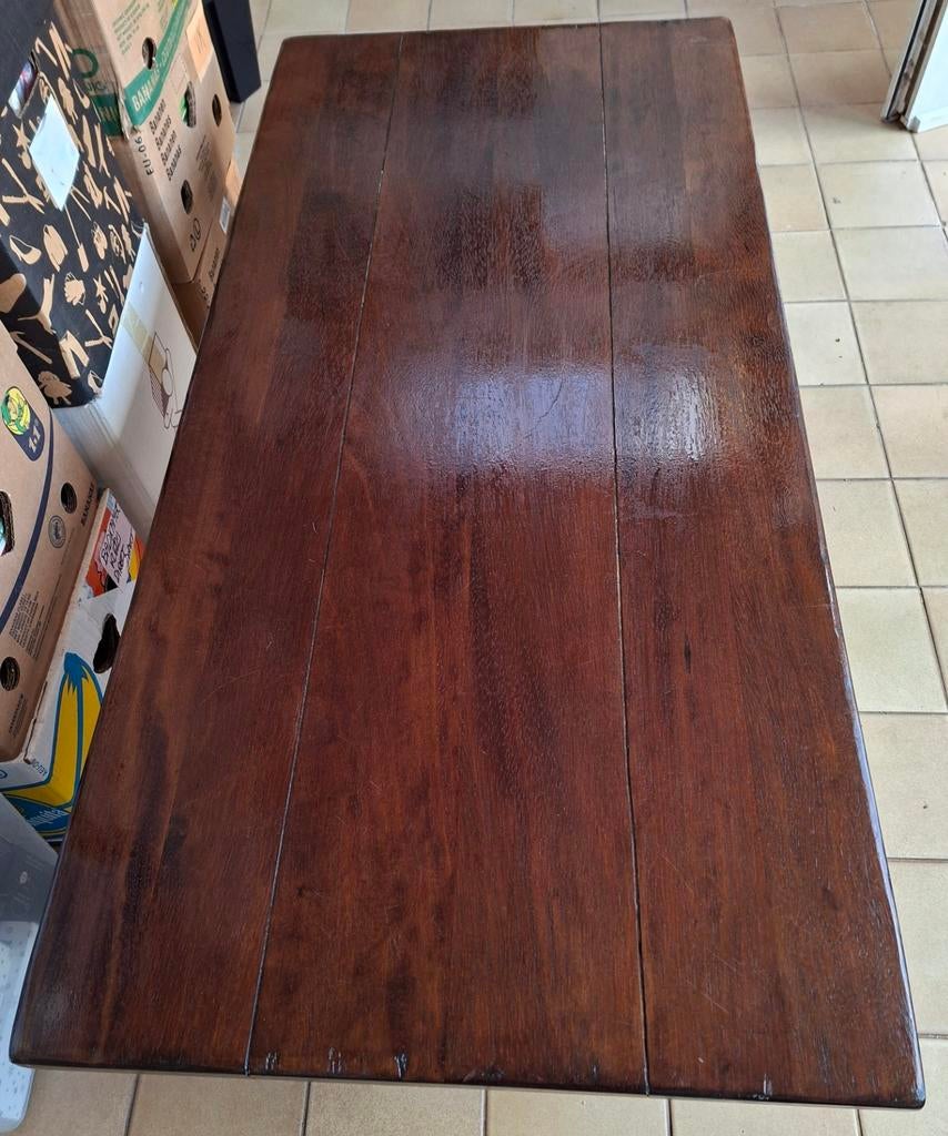 Salontafel vol eiken, Enlèvement