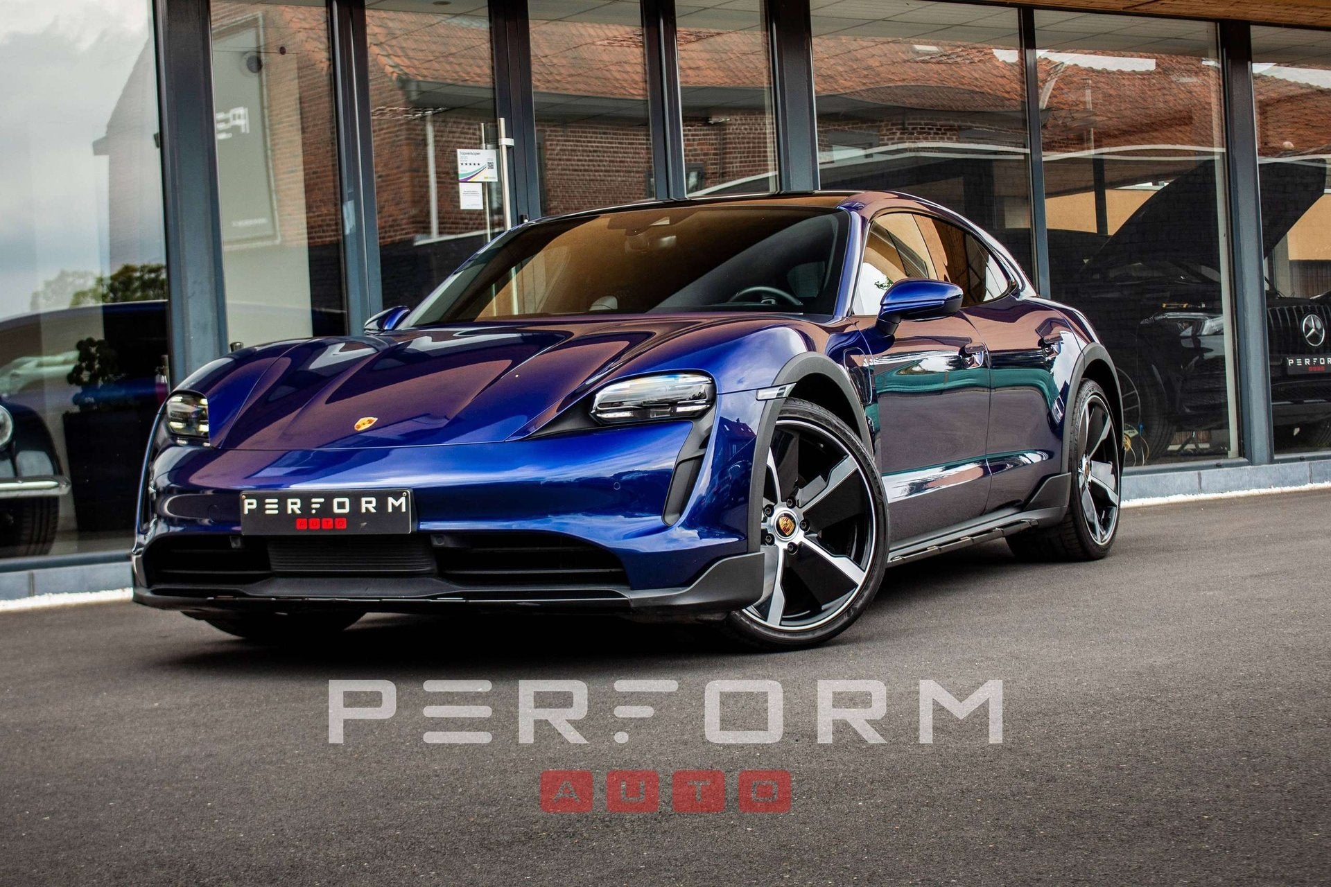Porsche Taycan 4 CROSS TURISMO*93kWh BATTERY*PORSCHE APPROVE, Autos, Porsche, Achat, Noir, 5 portes, Break