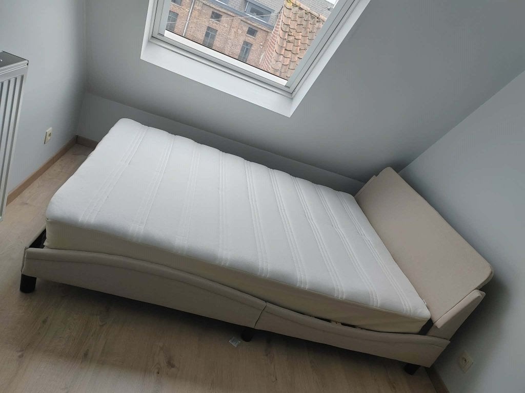 JYSK Bed & Mattress 140x190cm, Huis en Inrichting, Slaapkamer | Bedden, Ophalen, Beige, Tweepersoons, Zo goed als nieuw