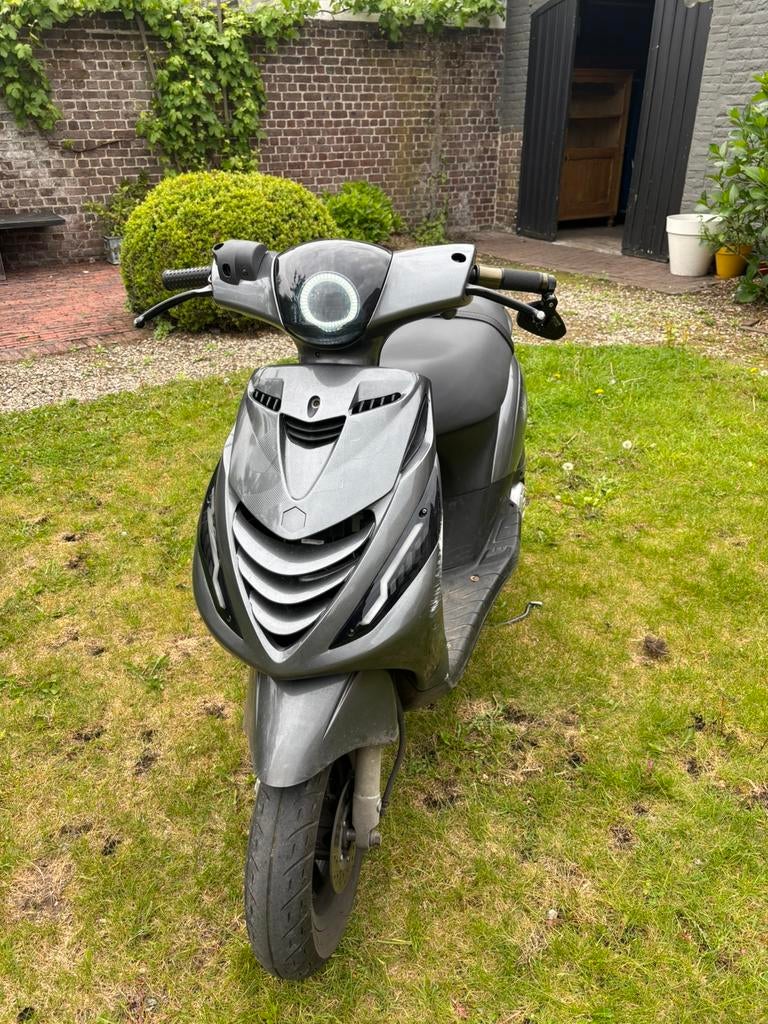 Zip piaggo iget euro 5, Fietsen en Brommers, Ophalen, Zo goed als nieuw, Zip