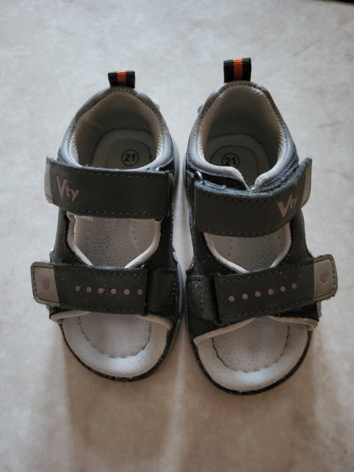 Vty Baby sandalen maat 21, 3euro, Enfants & Bébés, Vêtements de bébé | Chaussures & Chaussettes, Enlèvement, Comme neuf