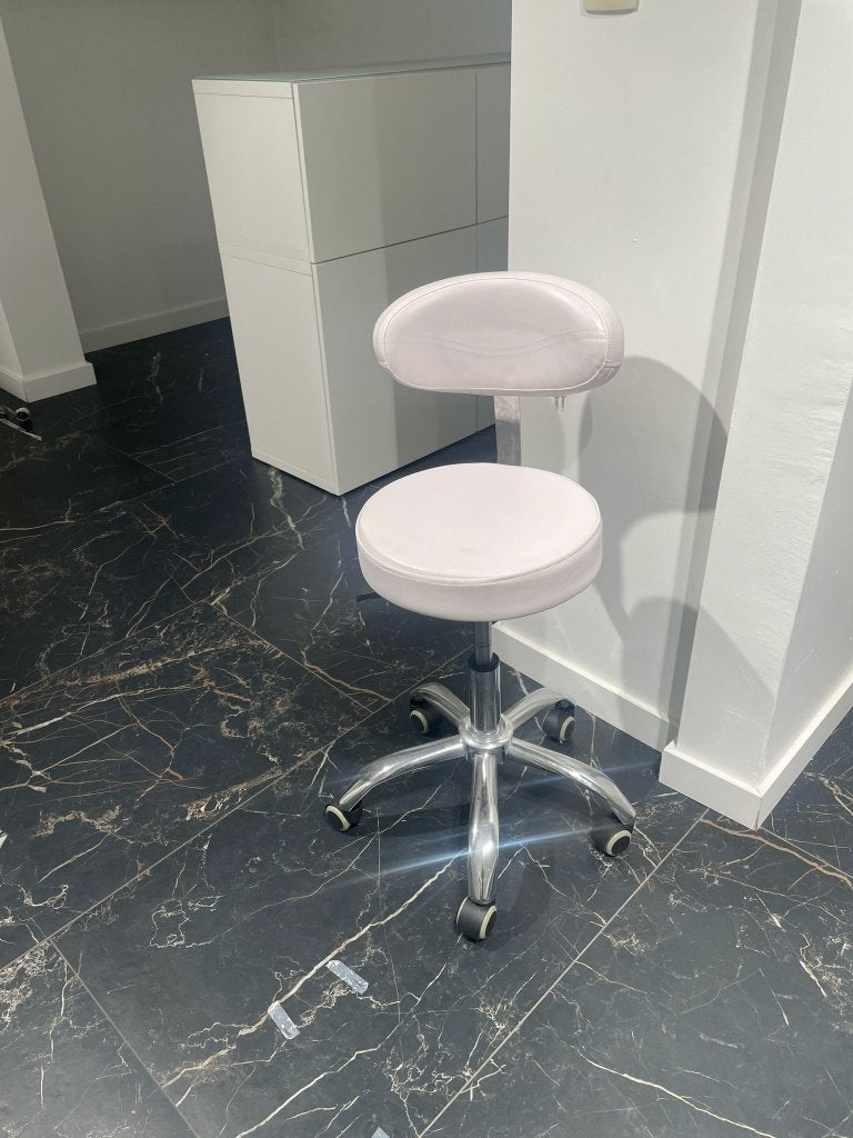 Professionele salonkruk met rugleuning op wieltjes, Enlèvement, Réglable en hauteur, Comme neuf, Matériaux autres