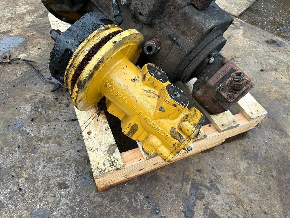 Cat 323 490-3996, Gebruikt