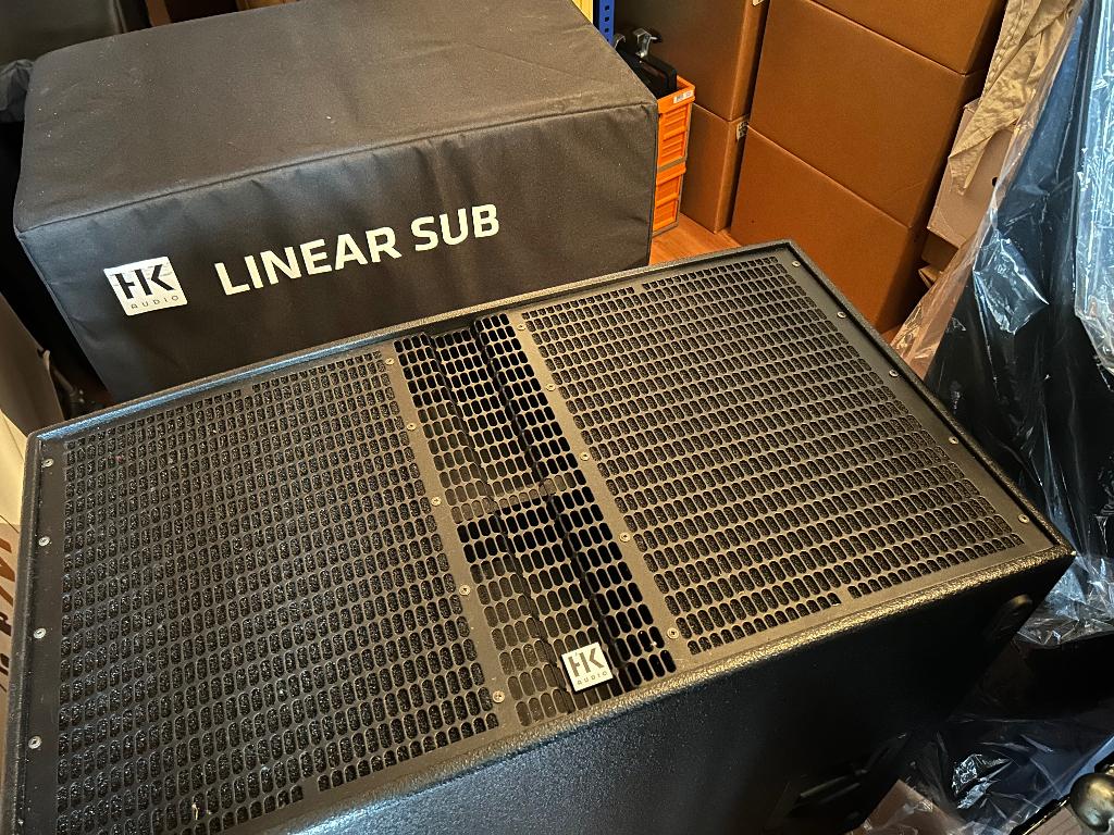 2x HK Audio LSUB - 4000A Actieve baskast + hoes + wielplaat, Audio, Tv en Foto, Luidsprekerboxen, Zo goed als nieuw, Subwoofer