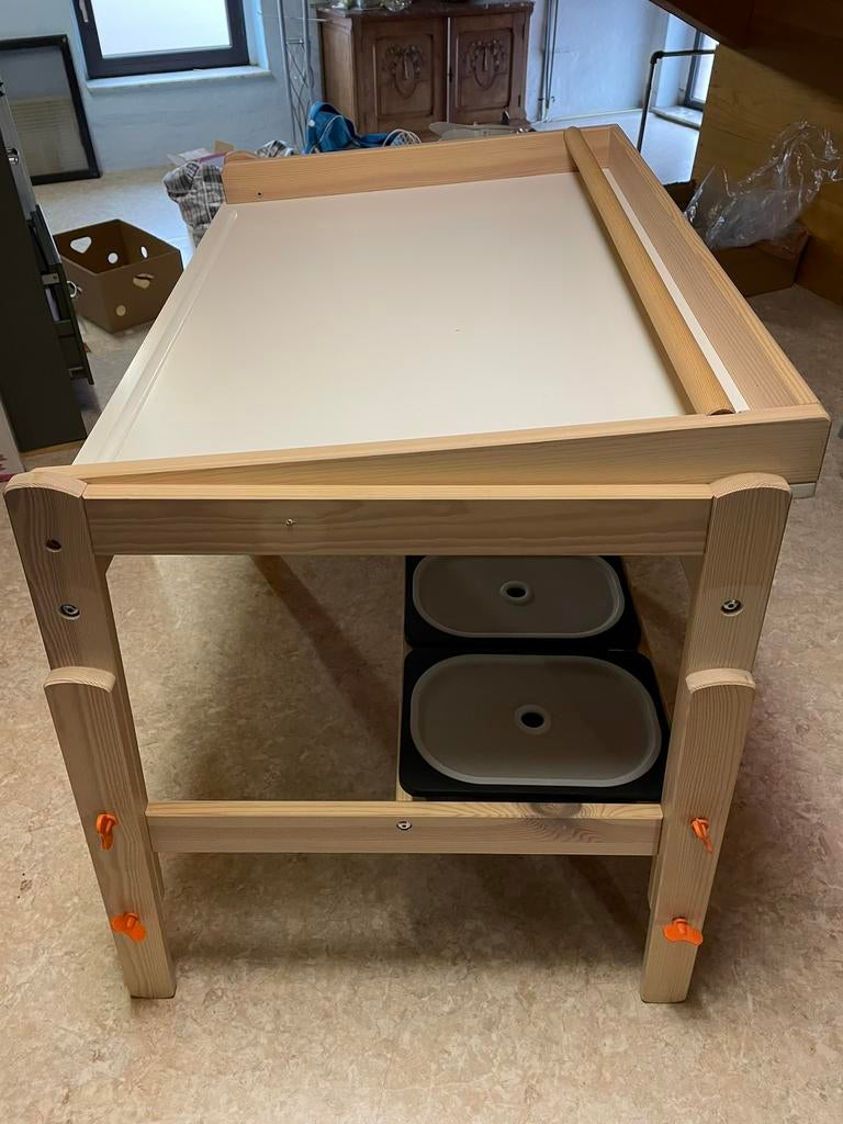 Bureau pour enfant Flisat ikea, Enfants & Bébés, Enlèvement, Comme neuf
