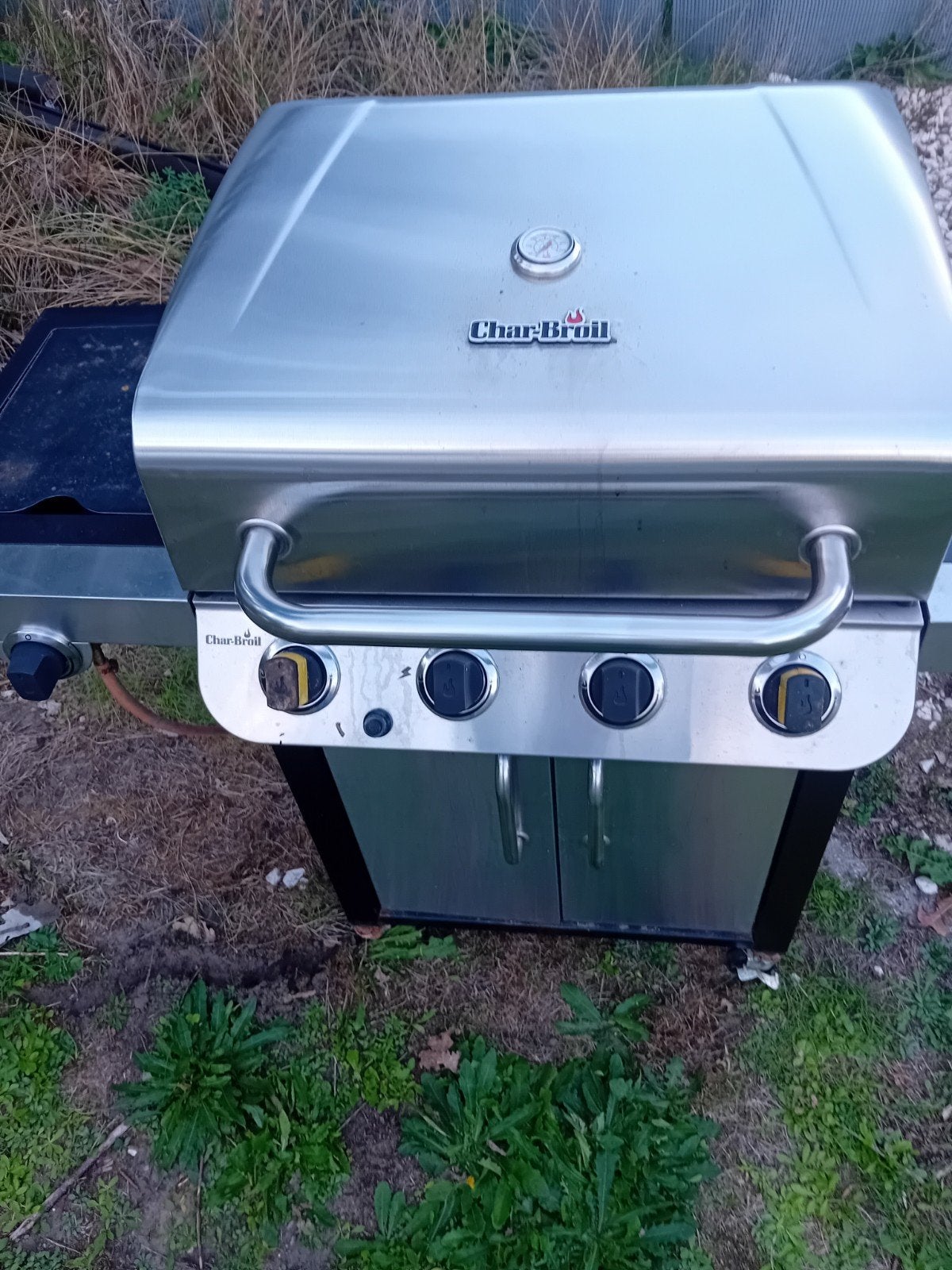 B10 – Char-Broil gasbarbecue met 4 branders en zijbrander, Ophalen, Gebruikt, Char-Broil