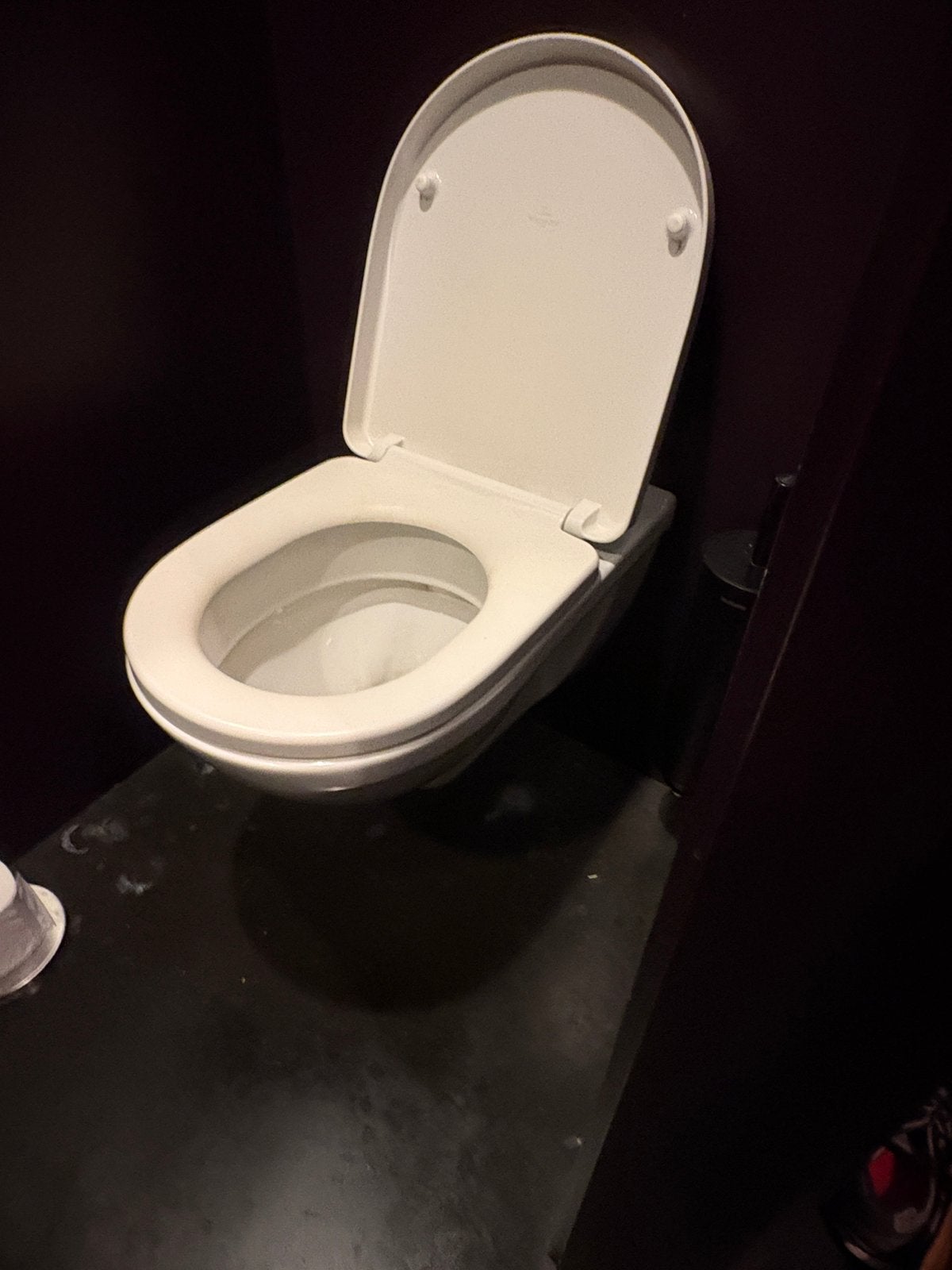 Hangtoilet villeroy en boch, Doe-het-zelf en Bouw, Ophalen, Gebruikt, Steen, Toilet