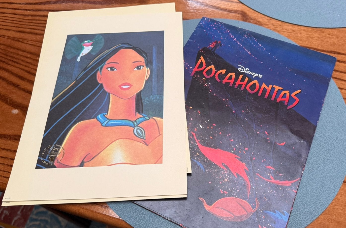 Disney Pocahontas Lithografieën + Verzamelmap, Verzamelen, Ophalen, Zo goed als nieuw