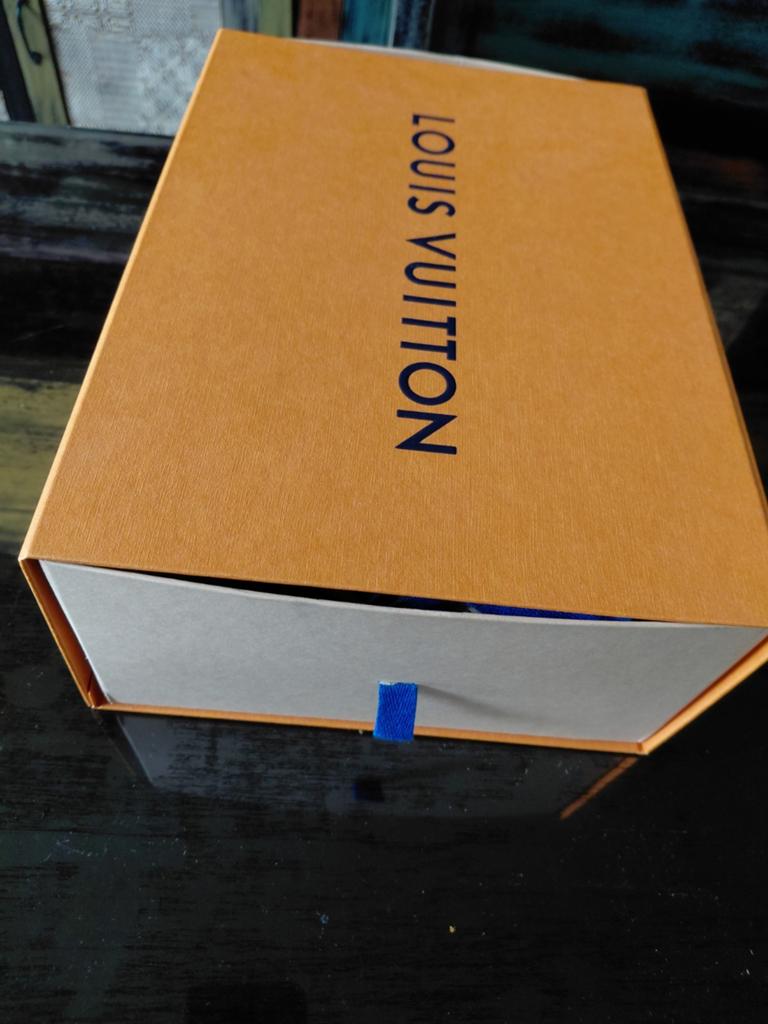 Naked Louis Vuitton, Enlèvement