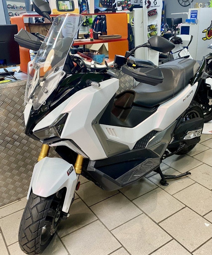 SYM ADX400TG BLANC, Neuf, 399 cm³, Enlèvement, Essence