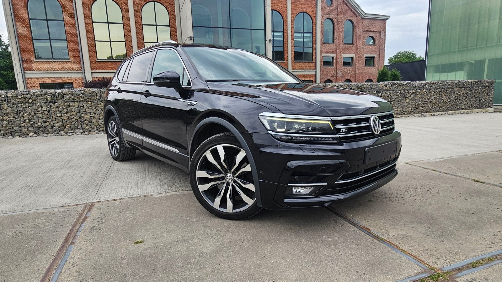 VW Tiguan R-LINE! AUTOMAAT/2018/ 2.0 tdi/7 plaatsen!/ FULL!!, Auto's, Volkswagen, Automaat, Zwart, Leder, Bedrijf