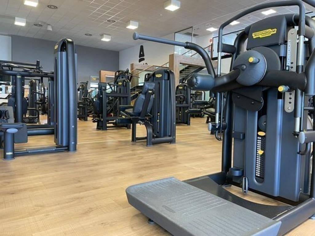 FAILISEMENT Technogym -Life Fitness apparatuur Kracht cardio, Enlèvement, Comme neuf, Bras