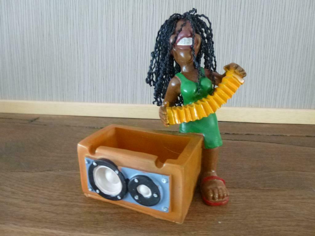 Figurine avec enceinte cendrier, Enlèvement ou Envoi, Neuf, Humain